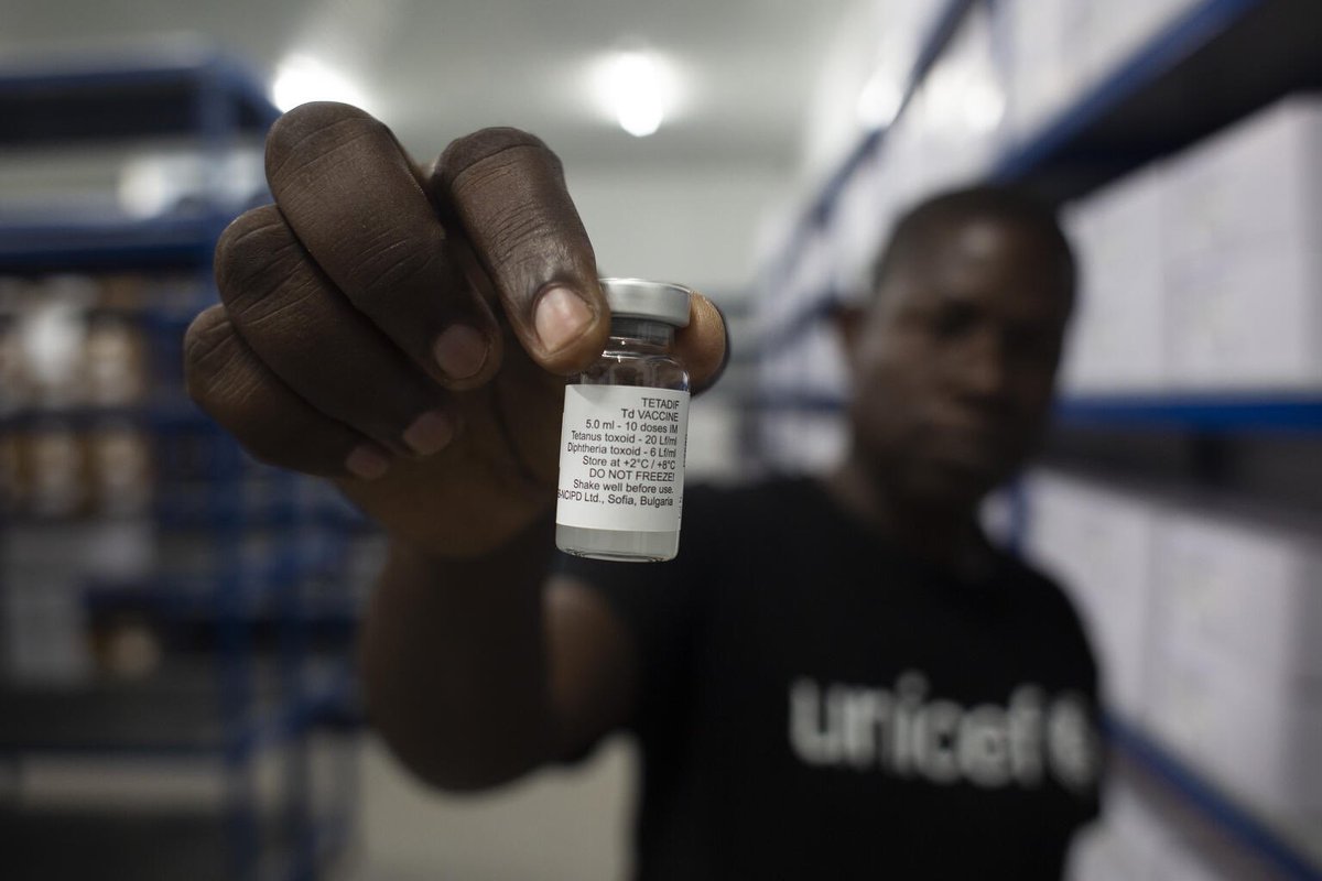 MohamedFall's tweet photo. Until 2022, 40% of districts in #Angola lacked proper refrigerators to store vaccines. @UNICEF is helping roll out a nationwide temperature monitoring system, aiming to reach the high number of zero-dose #children &amp; giving more children a healthy start to life #BuildBackImmunity https://t.co/2YMXVQXzFv