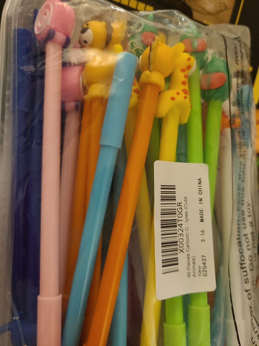 DELibrary1's tweet photo. Spending the evening filling up gift bags
Thank u PTO, &amp; BOB parents for the donations towards the gift bags, snacks &amp; drinks for the party...
I'm excited to give these to them tomorrow at our Battle of the Books party..
(Mini notebooks,  pens, bookmarks, tattoos)
#loudlibrarian https://t.co/WDeshmSqRr