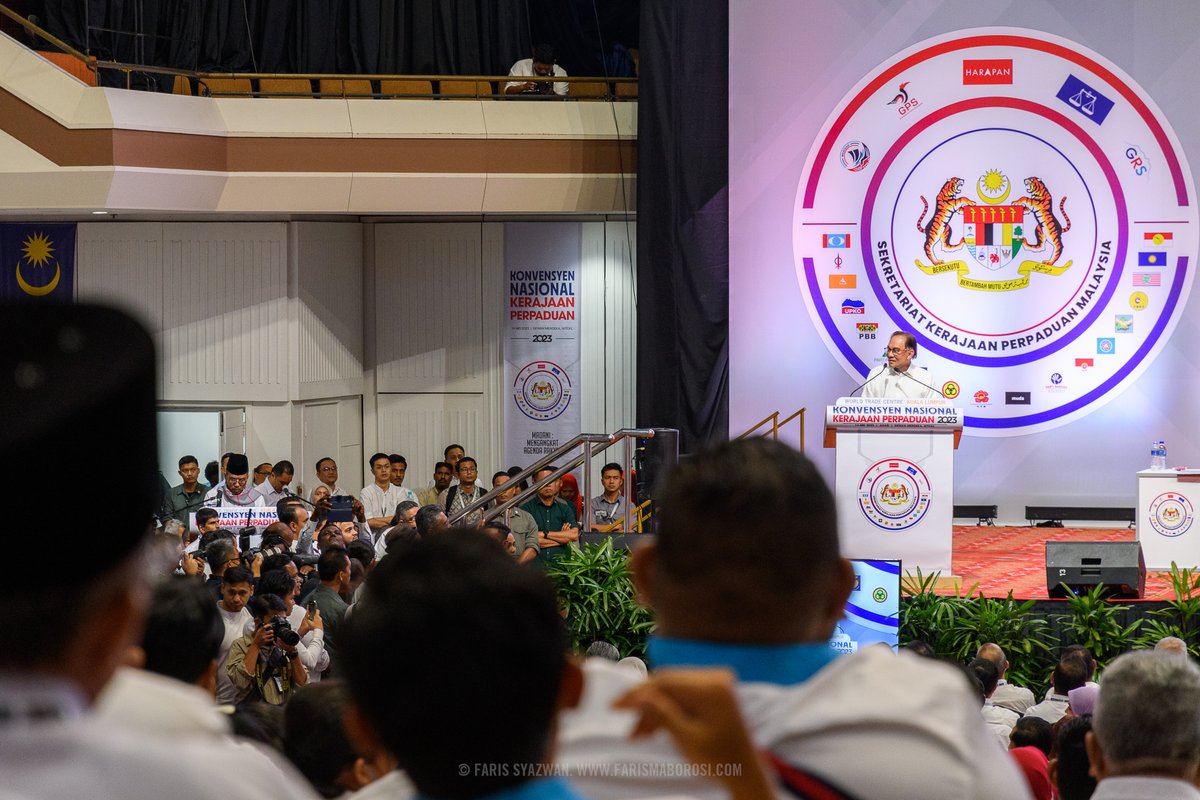 Prime Minister of Malaysia Anwar Ibrahim speaks at Konvensyen Nasional Kerajaan Perpaduan at Dewan Merdeka, World Trade Center in Kuala Lumpur on 14th May 2023.

#nikon #nikond7500 #nikon1680mm #nikonmalaysia #politicalevents #photojournalism #anwaribrahim