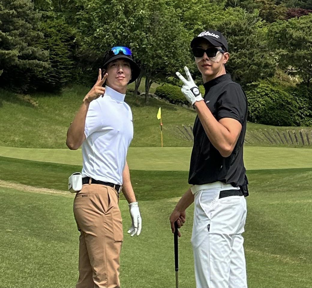 PurpleInYrEyes's tweet photo. @73vikky @lolo_boice @yongcrab very good example of #greenstraw
bonus: himalayas ๐
#yonghwa
#CNBLUE https://t.co/eK6jLf1Px4