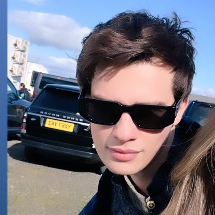 ghangdaisy's tweet image. sicholas being sicholas ...😁🤣