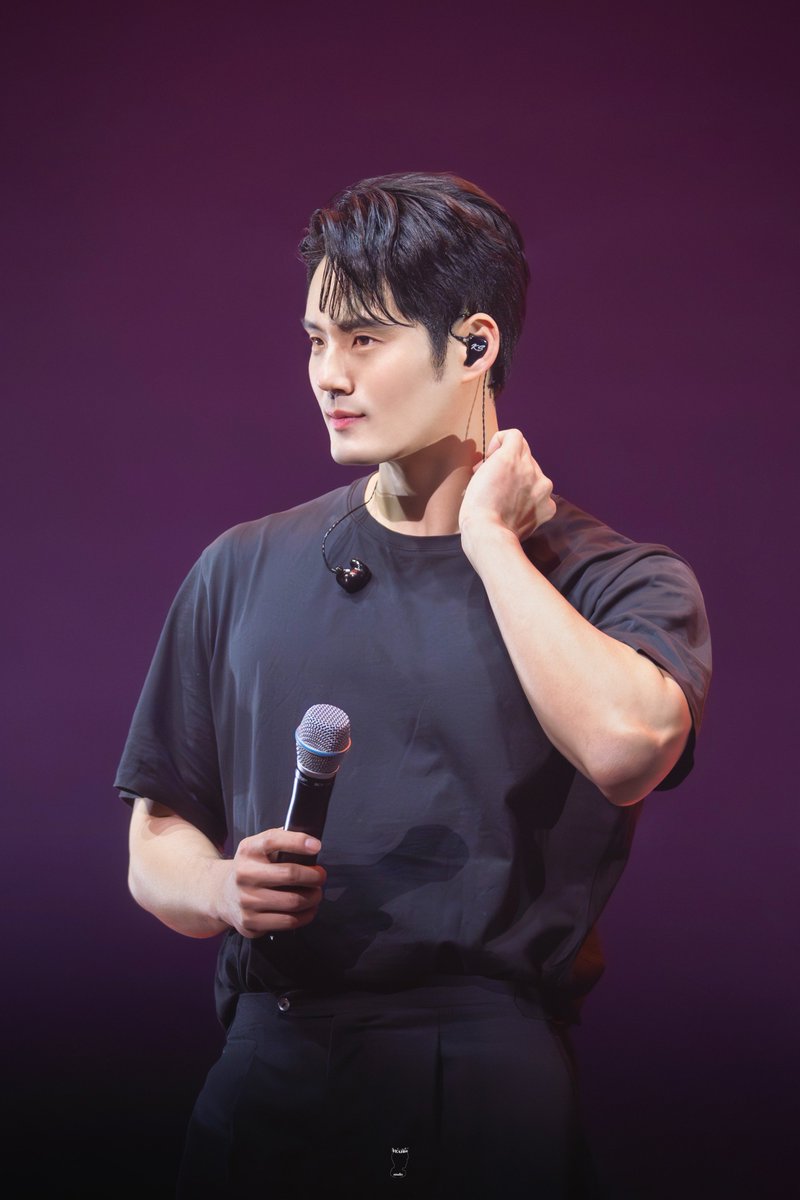 YEAHee_studio's tweet image. ᴄᴏɴᴄᴇʀᴛ - 𝙒𝙤𝙣𝙙𝙚𝙧𝙡𝙖𝙣𝙙 𝙏𝙝𝙚𝙖𝙩𝙧𝙚
#서경수 [ 𝚂𝚎𝚘 𝚔𝚢𝚞𝚗𝚐 𝚜𝚞 ]
⎯
조각 같은 미모 vs 조각 같은 피지컬
.
.
.
앗 이런!
고민하는 사이 배우님이 두 개 다 가져갔습니다!

                                                                         ²⁰²³⠈⁰⁵⠈⁰⁶