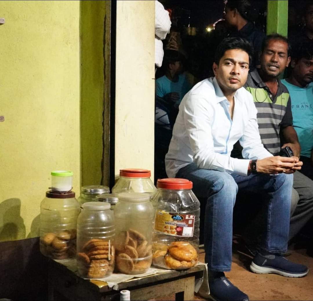 TrinankurWBTMCP's tweet photo. People are very enthusiastic enough to elect candidates for the upcoming Panchayat elections to build a 'Manusher Panchayat'.  Ready to extend any kind of support to take #JonoSanjogYatra forward.

- Shri @abhishekaitc on the 19th day of the yatra.
#TrinamooleNaboJowar https://t.co/NIM13YFDX4