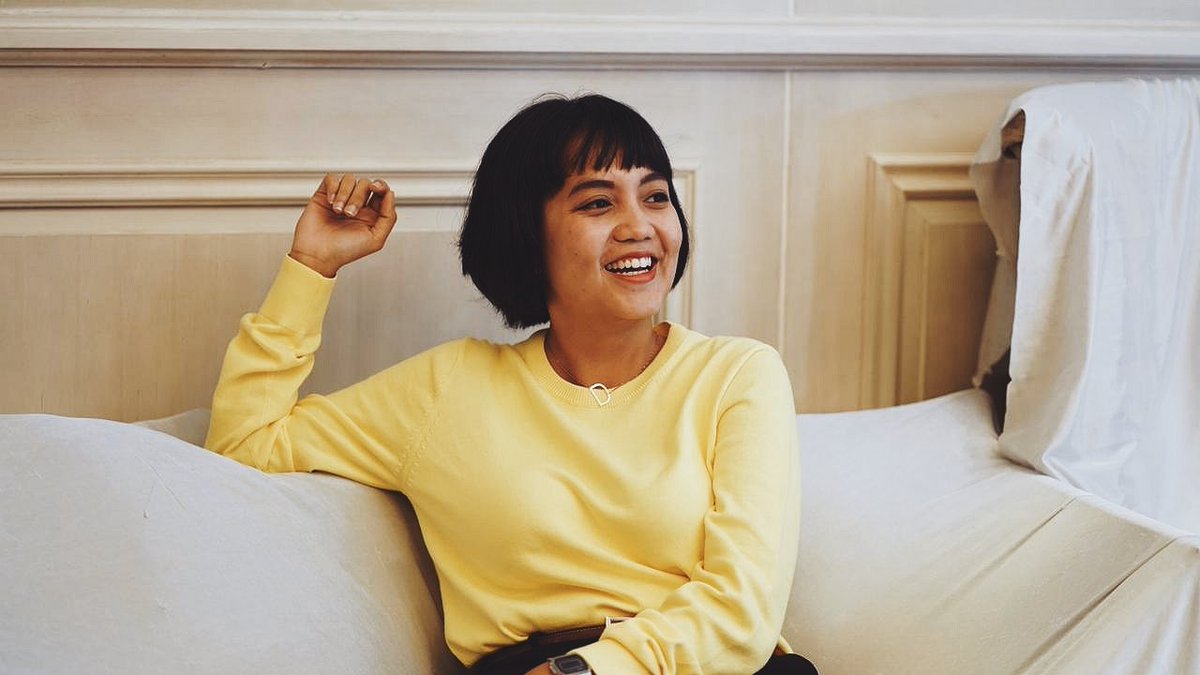 daraadindaaa's tweet photo. Iseng nanya bestie punya T-shirt Uniqlo atau enggak, ternyata beneran punya kaan, padahal gak janjian hahaha.

Sulit emang kalau udah jadi #anakuniqlo https://t.co/uqi6BmRr3s