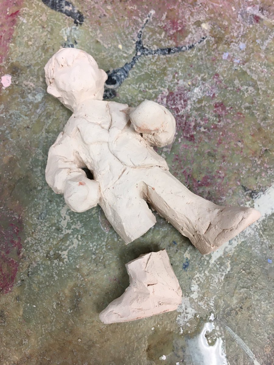 radishies's tweet photo. A bust of the Virgin Mary exploded in the kiln and took off Reigen’s leg. Basically everything else was completely destroyed 
#reigenarataka https://t.co/VQ2MaSRsOm