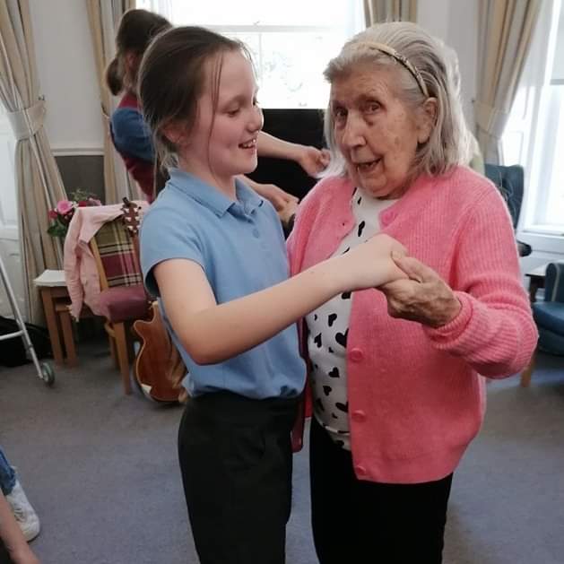 Our Care Home Choir needs your vote! Our choir for people living in care &amp; with dementia is in the <a href="/TNLComFund/">The National Lottery Community Fund</a>  #PeoplesProjects but you decide who wins! Please vote &amp; help make a difference: thepeoplesprojects.org.uk/projects/view/…

#choir #artsfordementia #DementiaActionWeek2023 <a href="/BrendaBlethyn/">Brenda Blethyn</a>