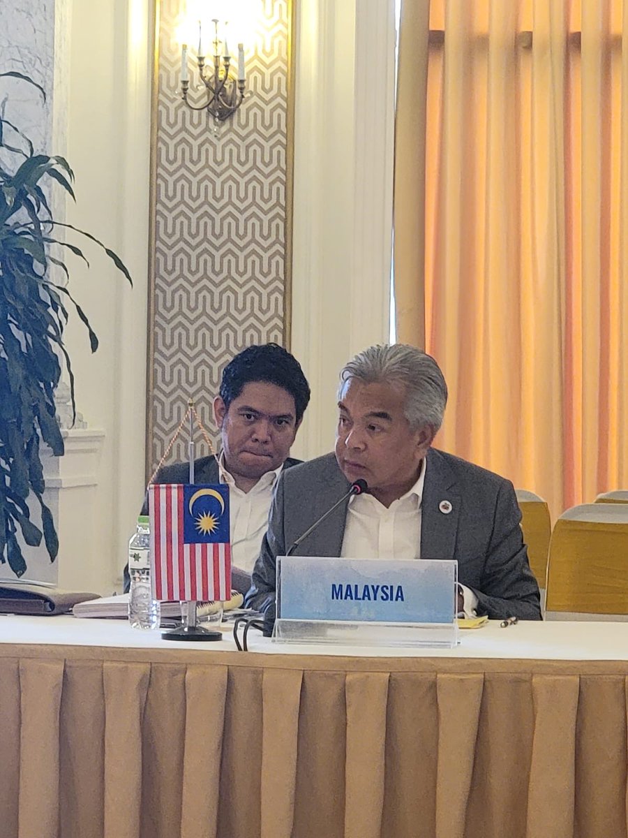 amran_zin's tweet photo. ASEAN Family plus ROK, one of the long standing partners for regional peace, stability and prosperity. https://t.co/7IOsqGehh3