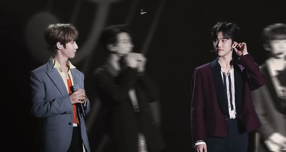 fansite pictures that radiates "the world revolves around nothing except for you and me" energy makes me wanna go feral like aewaaugahujs 🫠