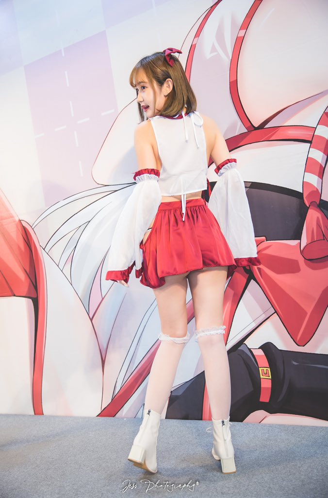 Hsin1219's tweet photo. 很開心這次參與了AGA動漫展的活動開開眼界🤩
也認識到了好多香香的妹子們 🤤💗💫
謝謝馨粉們的飲料蛋糕餵食 吃很飽 ！😋
雖然只參加一天小小可惜 
但還是玩的很開心 🥰
期待下次活動與大家見面 🫶🏻

📷 / @jess_hsu 
#Aga成人動漫展 #動漫展 #巫女 #cosplay #dressootdhsin https://t.co/s3CnawRKS3