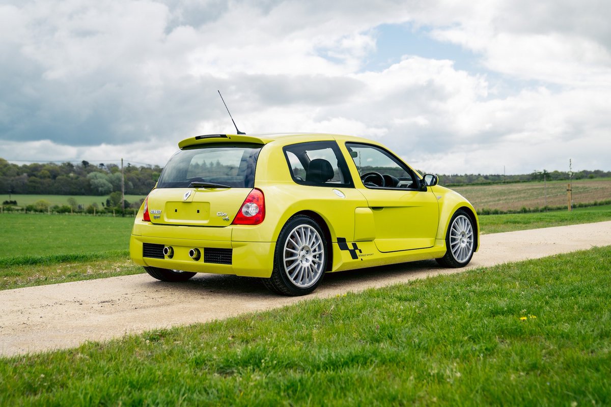 midnightdorifto's tweet photo. ordinarily Acid Yellow doesn’t check any boxes for me, but on a Clio V6? cue the Kevin Garnett
https://t.co/ahCN7ru0RP https://t.co/cIpfyoH81z
