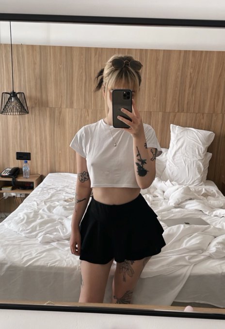 coming back to the UK today 😭💔 https://t.co/uEKGT0Qh0z