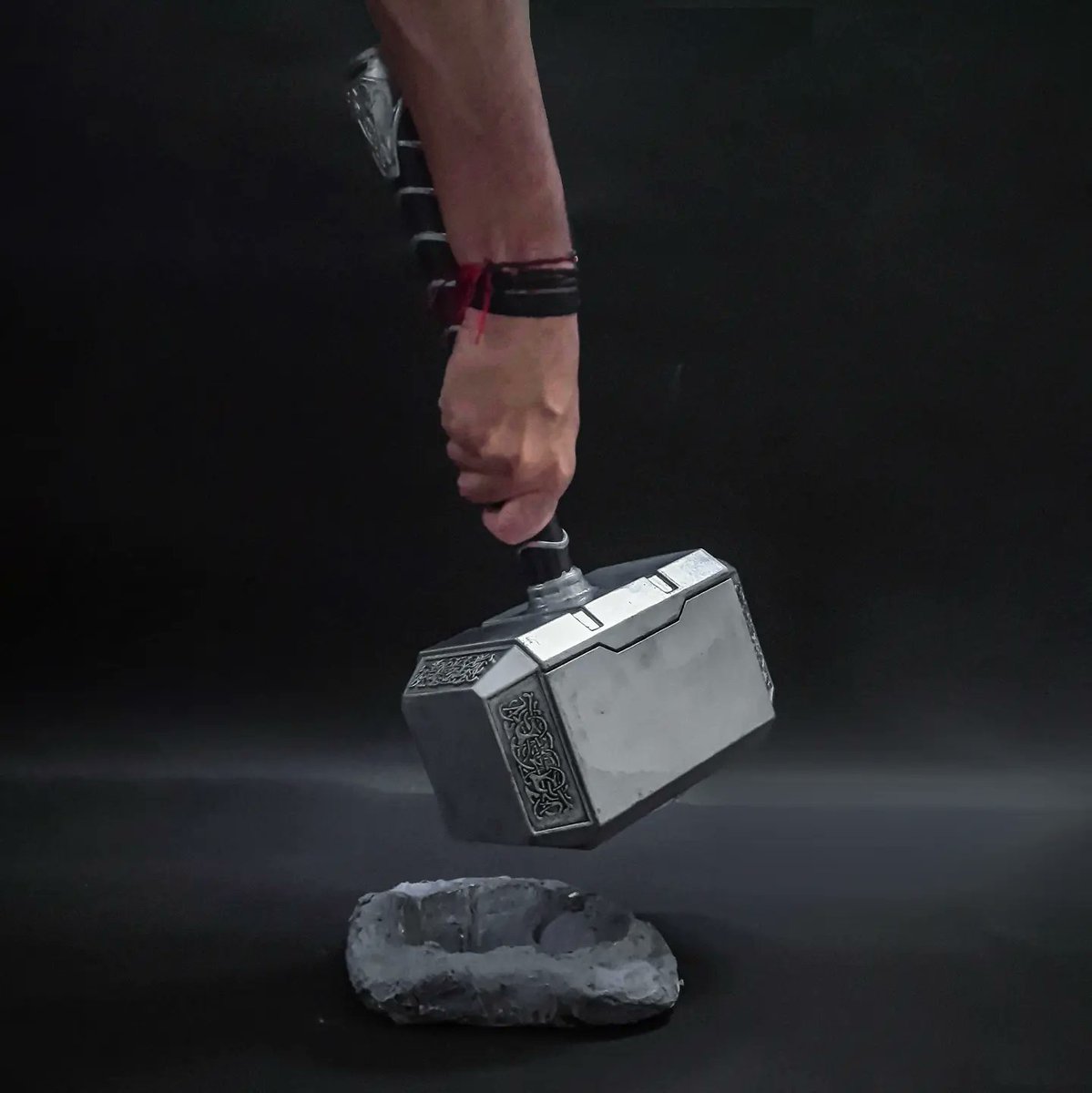 artcreator_Smit's tweet photo. 3d Printed Thor's Hammer (Mjolnir)

3d Printer I used : Creality Ender 3 S1 
It took around 48 Hours to print.
And It weight approximately 675 gm (filament)
It's total weight is around 5 Kg 
#3dprinted #3dprinting 
 #3dprinters #thor #Marvel #mjolnir #cosplay #marvelcosplay https://t.co/BcliadLewH