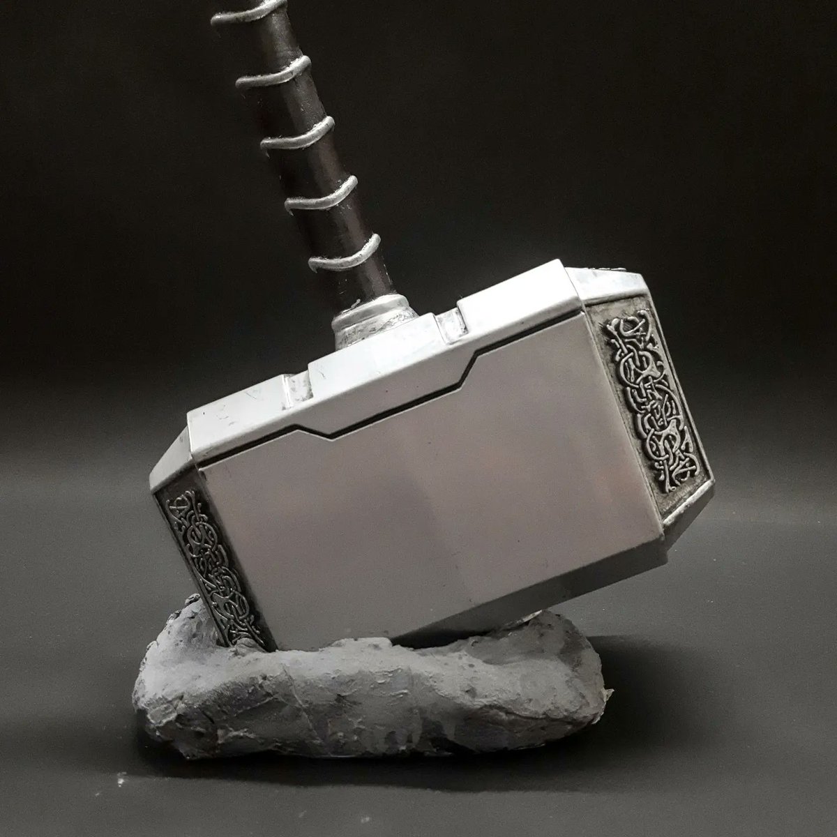 artcreator_Smit's tweet photo. 3d Printed Thor's Hammer (Mjolnir)

3d Printer I used : Creality Ender 3 S1 
It took around 48 Hours to print.
And It weight approximately 675 gm (filament)
It's total weight is around 5 Kg 
#3dprinted #3dprinting 
 #3dprinters #thor #Marvel #mjolnir #cosplay #marvelcosplay https://t.co/BcliadLewH