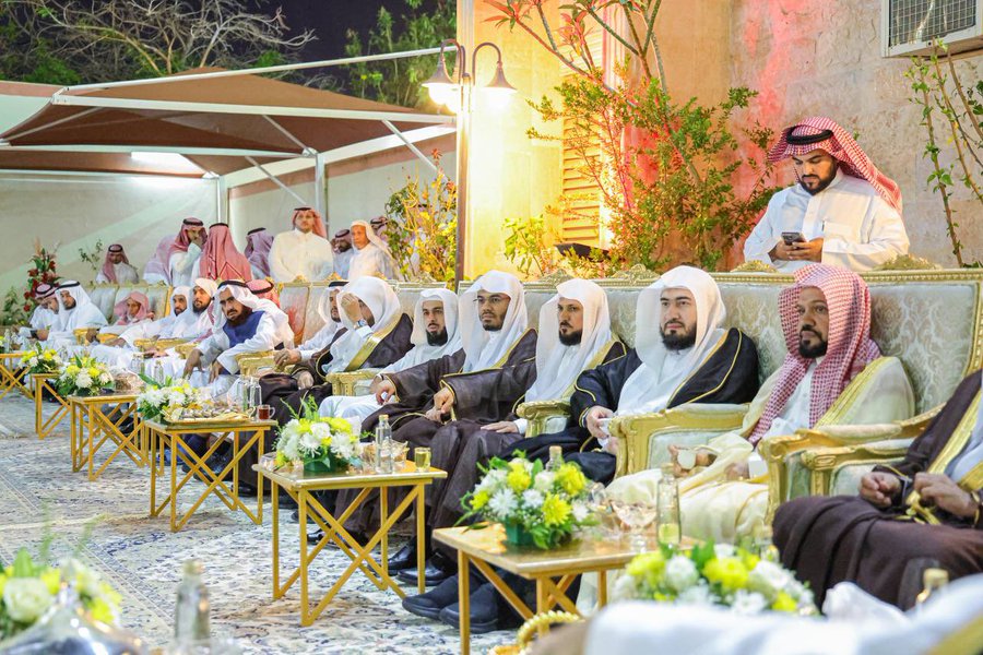HaramainInfo's tweet photo. Imaams of Masjid Al Haram &amp; Masjid An Nabawi  in the gathering with Sheikh Saleh Fawzaan Al Fawzaan and other Senior Scholars https://t.co/gsdAJlviRG