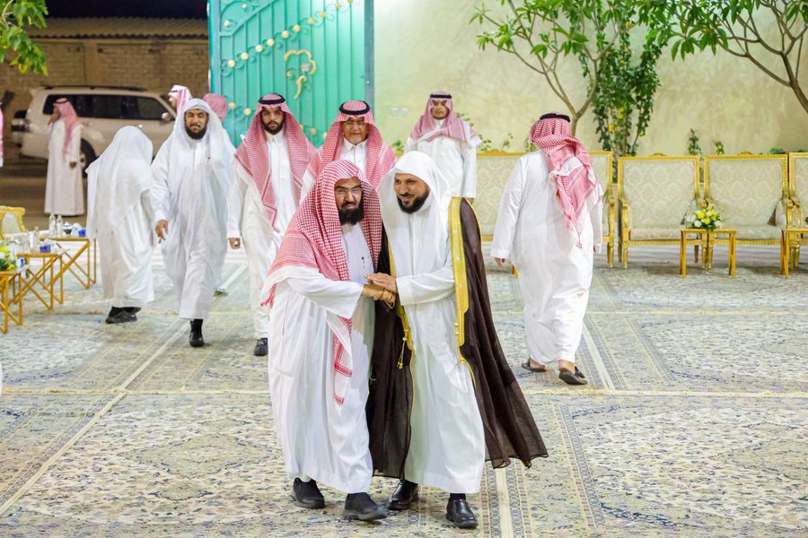 HaramainInfo's tweet photo. Imaams of Masjid Al Haram &amp; Masjid An Nabawi  in the gathering with Sheikh Saleh Fawzaan Al Fawzaan and other Senior Scholars https://t.co/gsdAJlviRG