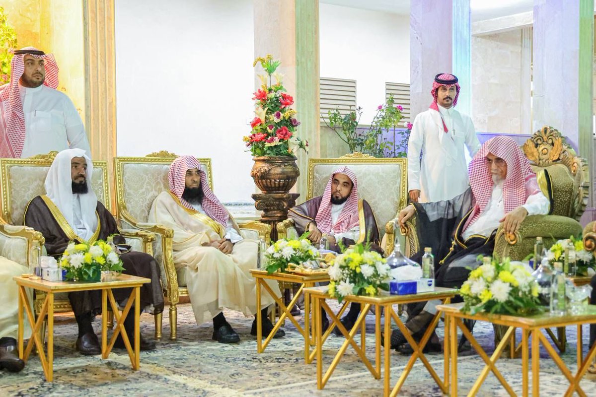 HaramainInfo's tweet photo. Imaams of Masjid Al Haram &amp; Masjid An Nabawi  in the gathering with Sheikh Saleh Fawzaan Al Fawzaan and other Senior Scholars https://t.co/gsdAJlviRG
