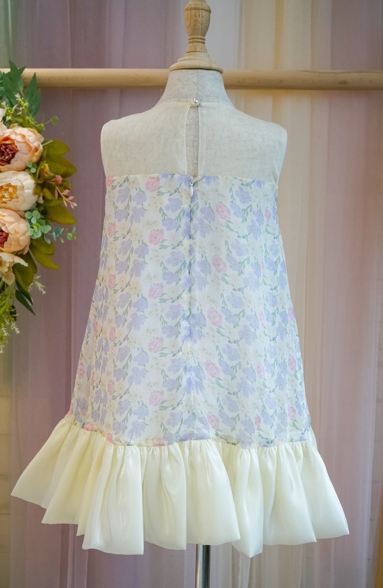 petitsangeshk's tweet photo. New French Style Girl dress.  
 https://t.co/GfIePMR3xh 
#PetitsAnges #Flowergirldress #Tulledress #weddingdress #Bridesmaid #Birthday #Gown #Party #Pageantdress #toddler #toddlerdress #dancingdress #kiddress #tutudress #toddler #springdress https://t.co/j9063AWVKL