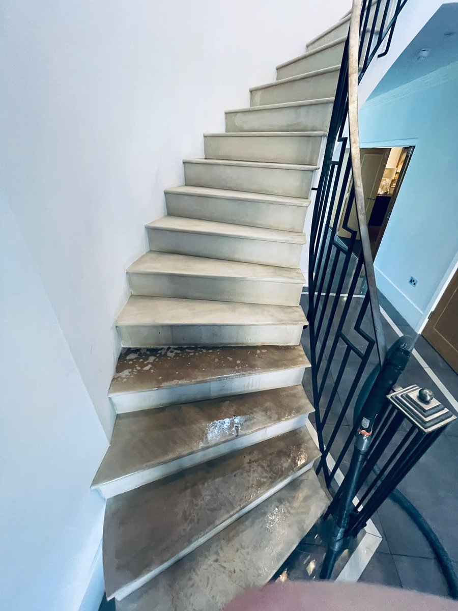 SilverLiningFC's tweet image. 🔹 Stone Staircase Cleaning, Repair &amp;amp; Sealing in North London! 💎 Our heavy-duty, compact rotary machine worked wonders on this project.. The entire staircase, including the handle, was meticulously cleaned and sealed. Need a sparkling staircase?  ✨ #StaircaseCleaning