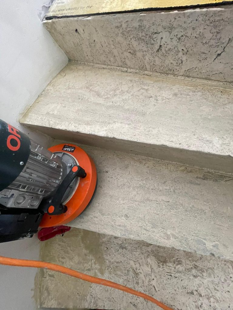 SilverLiningFC's tweet image. 🔹 Stone Staircase Cleaning, Repair &amp;amp; Sealing in North London! 💎 Our heavy-duty, compact rotary machine worked wonders on this project.. The entire staircase, including the handle, was meticulously cleaned and sealed. Need a sparkling staircase?  ✨ #StaircaseCleaning