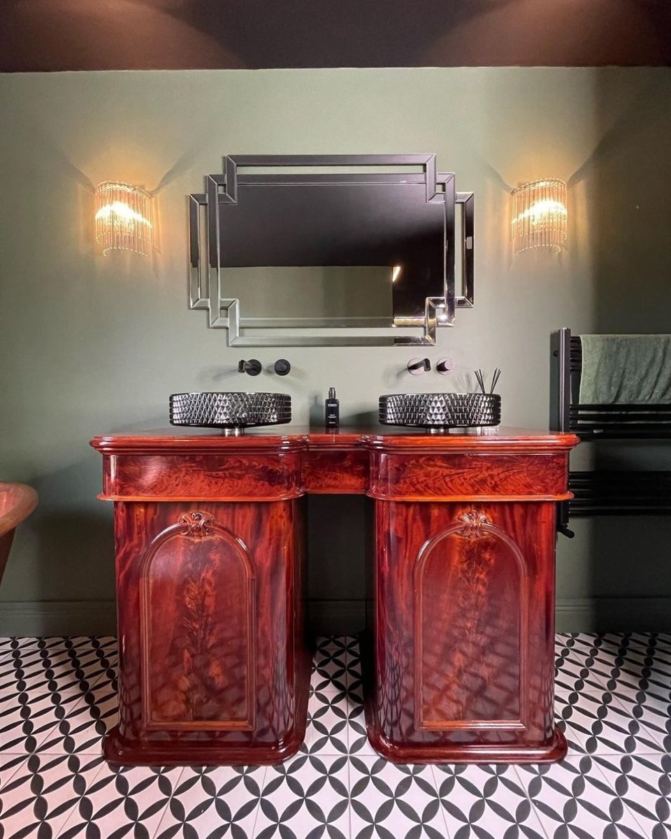 Tikkurila_UK's tweet photo. Nothing like a relaxing spa-feel in your own home ๐
Excellent renovation work by Capel Lodge Renovation with Tikkurila paints.
Who knew a black ceiling could make a room feel so cosy!
#tikkurilauk #bathroompaint #bathroomgoals https://t.co/3cD33UuvIN