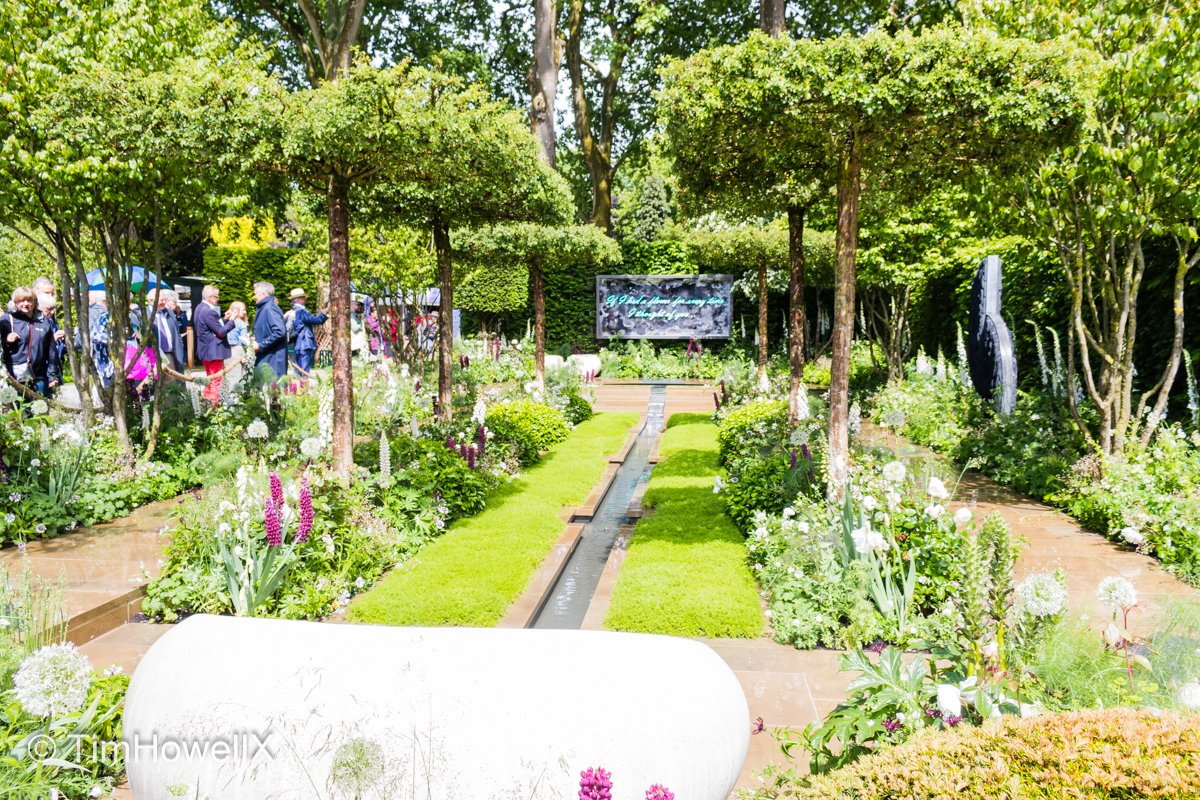 TimHowellX's tweet photo. #CountdownToChelsea #RHSChelsea 7 days to go-I always love to see a 1st time designer at Chelsea ” @PerennialGRBS Garden With Love” was a wonderful debut for @richardmiers last year. Built by @stewartlandcon A shout out to all the other first timers at Chelsea this year https://t.co/XHcJdFvtYy