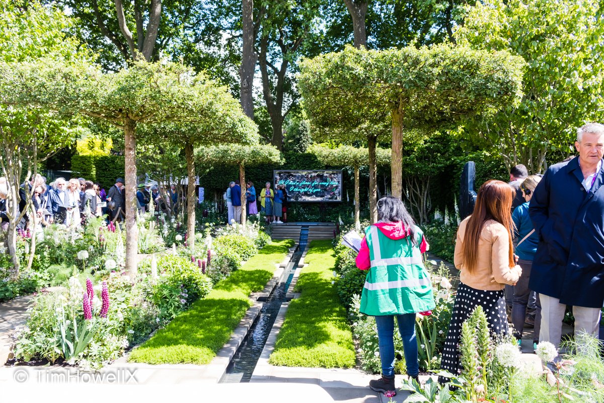 TimHowellX's tweet photo. #CountdownToChelsea #RHSChelsea 7 days to go-I always love to see a 1st time designer at Chelsea ” @PerennialGRBS Garden With Love” was a wonderful debut for @richardmiers last year. Built by @stewartlandcon A shout out to all the other first timers at Chelsea this year https://t.co/XHcJdFvtYy