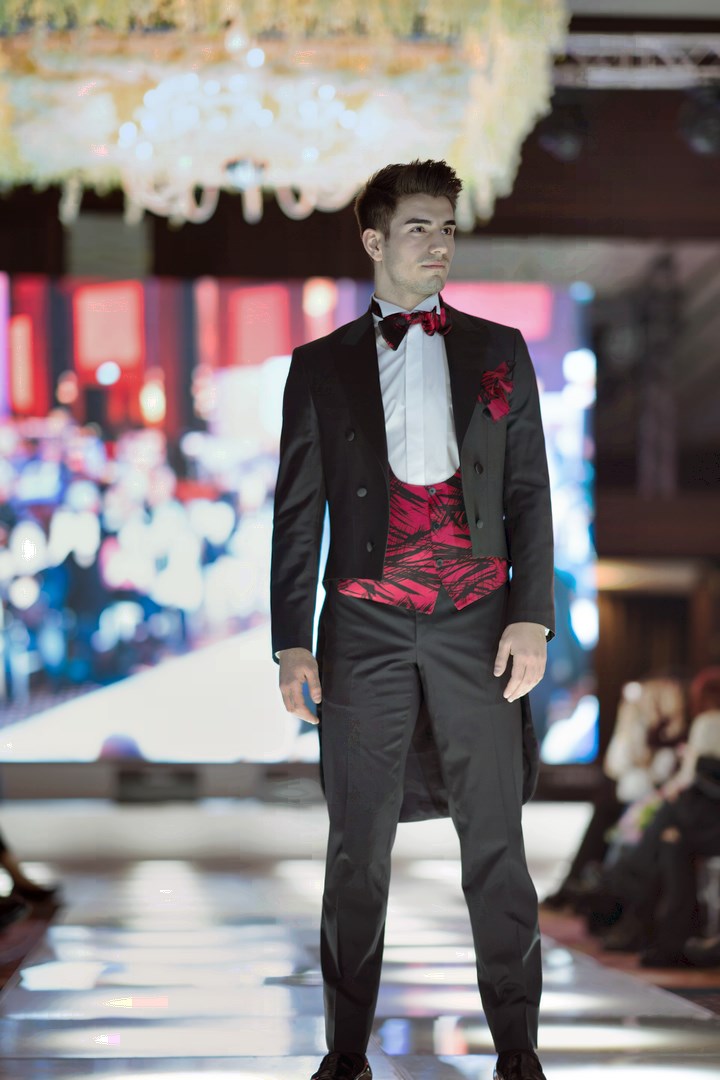 İşimiz dostlar ile güzel. 2023 Damatlık &amp; Nişanlık sezonu siparişlerimiz başlamıştır. lütfen geç kalmayın sipariş için 02122357032 , 05530667032 Resimlerde ve anılarda.  #kotsmokin #jeansmokin #şalyakasmokin #tuxedo #menwithsytyle #beyazsmokin #kemiksmokin #tailor #kişiyeözel