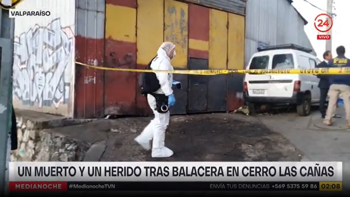 24HorasTVN's tweet photo. #MedianocheTVN | Un muerto y un herido tras balacera en cerro Las Cañas

🖥 #TVNPlay ➡️ https://t.co/zQyCTBDD87
📡 En vivo ➡️ https://t.co/dScQTp6tzj https://t.co/buMMjnKCdP