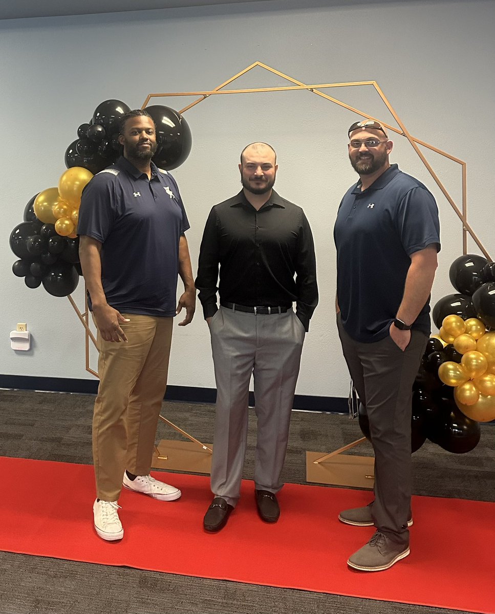 defendtheridge's tweet photo. The 2023 Shadow Ridge ESPY Awards!
Congrats Aaron and Nate on your awards!
-
#ShadowRidge #ShadowFootball #Mustangs #SRHS #DefendTheRidge https://t.co/lU4VKiLHkk
