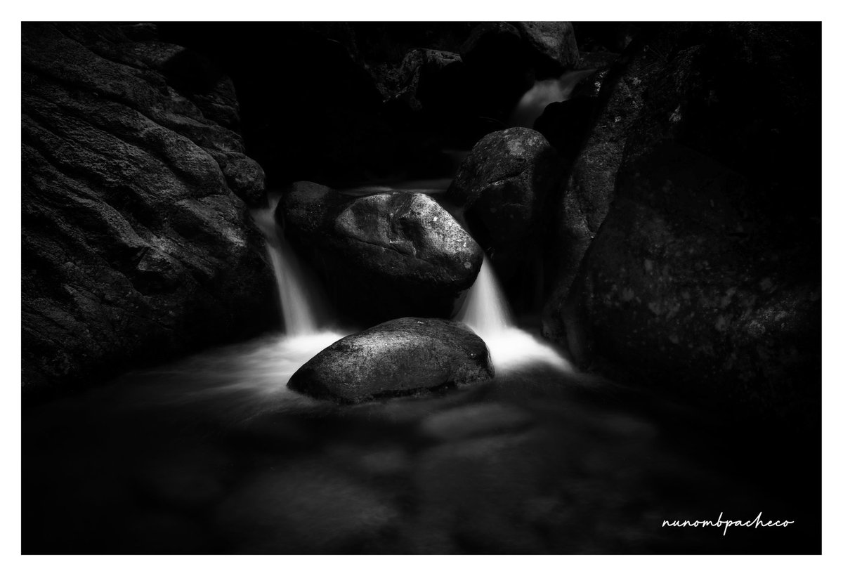 Good Morning world
#bnw #bnwphotography #fineartzone #fineeyemagazine #blackandwhite #canon #canonphotography #canonportugal #longexposure #longshots #longexpoelite