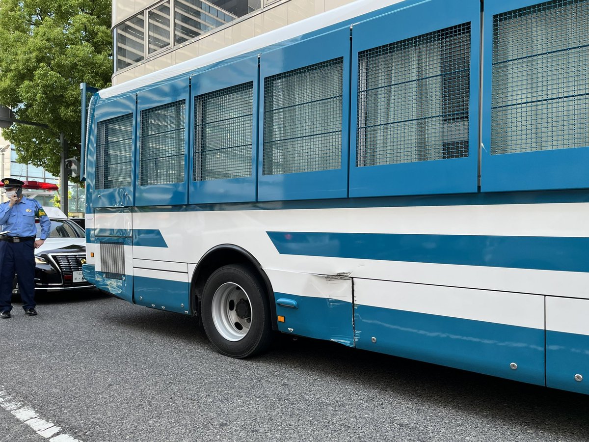 【事故】広島電鉄、神奈川県警の車両と接触 運転見合わせ「サミット警備とか言いつつ邪魔しにきただけ」まとめのカテゴリ一覧まとめまとめについて関連サイト一覧