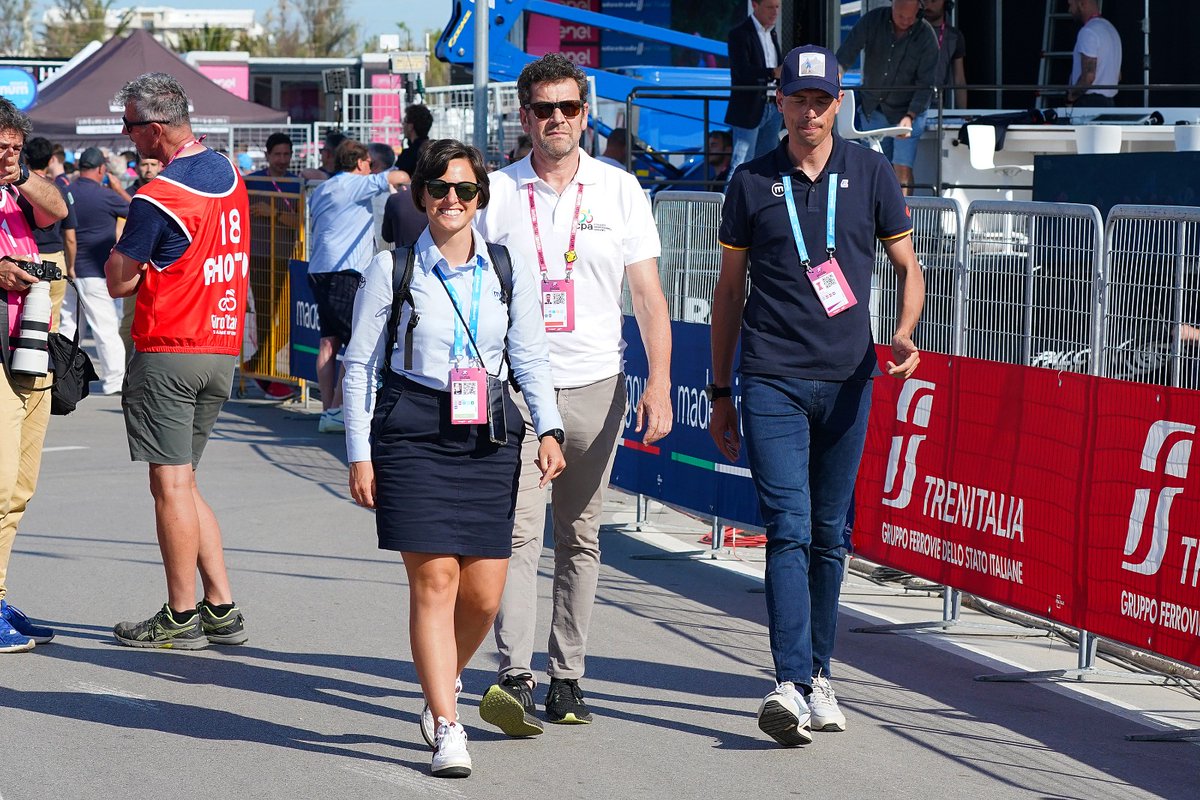 Giulia_DeMaio's tweet photo. Pronti per la seconda settimana di #Giro? Noi sí 💗 #giuliaontheroad #ilovemyjob #luckygirl #giroditalia #LAltroLatoDelGiro #StorieDalGiro
📸 Massimo Fulgenzi / @SprintCycling https://t.co/ZbKlQV4npZ