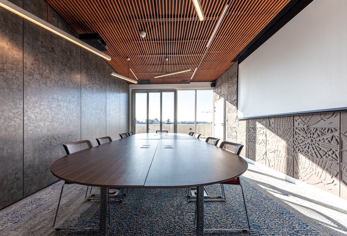 📌📐 Très heureux d'avoir pu prendre part à l'aménagement des #bureaux de la Soclova grâce à une collaboration avec le cabinet Rolland &amp; Associés et le Studio SD. Le choix des architectes s’est porté sur un coloris personnalisé.
interf.ac/3MvqZlF
#realestate #architecture