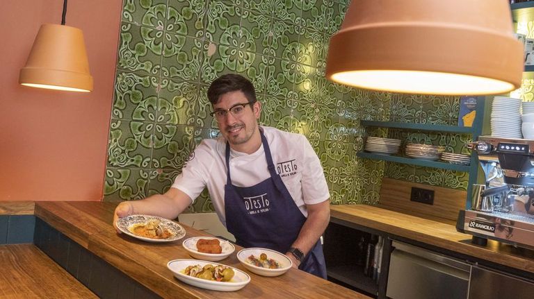 #ALaÚltima | <a href="/JorgeGagoGarcia/">JorgeGago</a> abre #OTesto, el nuevo bar de mercado de #Compostela en el que las tapas y raciones son el principal reclamo lavoz.gal/at0gu2