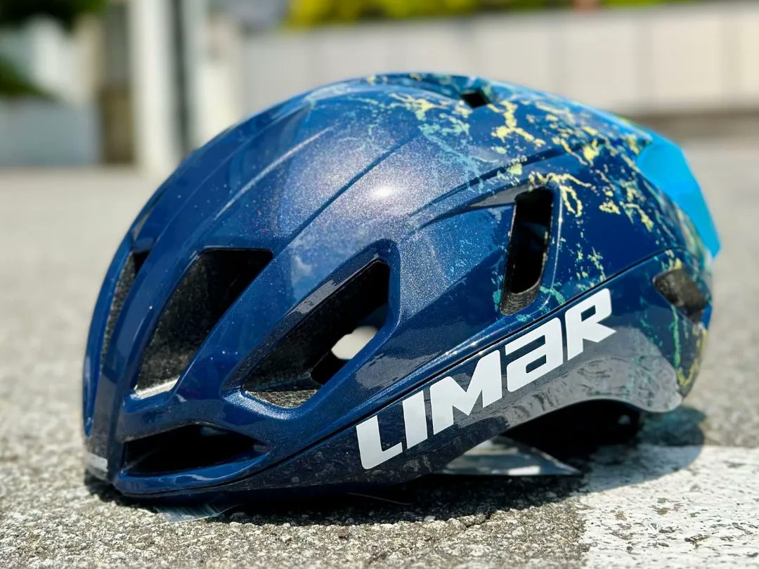 bicicrocerista's tweet photo. LIMARの限定ヘルメットが少しだけ入りました❗
って記事を書く前にメーカーさんに確認したら、もう全種類ほんの数個で在庫終了なのだとか😅

ターコイズ、ピンクブルー、クラウズの3カラーです🌈
特にターコイズは少数❗
欲しいと思った方はお早めに！

#LIMAR
#AIRATLAS https://t.co/N4vFtflxoz