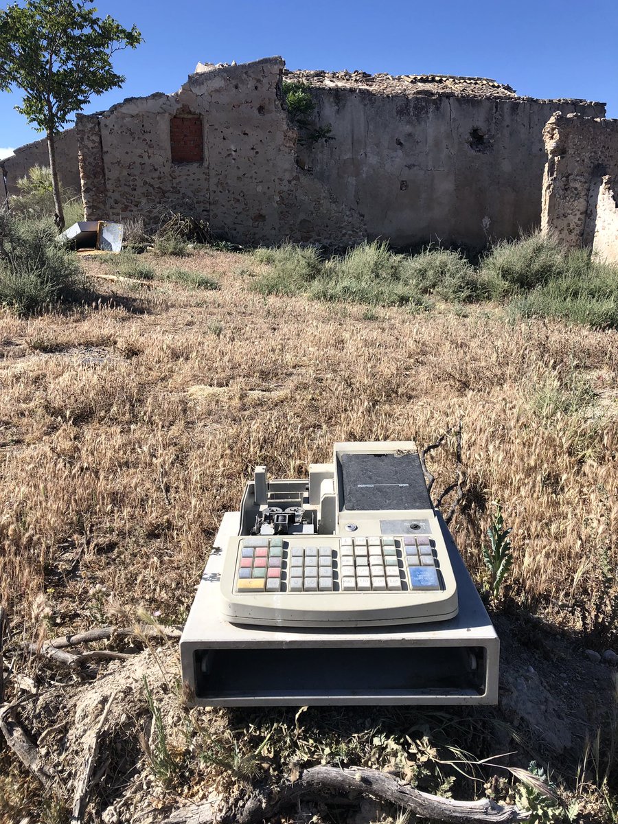 Jgpress's tweet photo. Cosas que te encuentras en el camino. #ucles https://t.co/lCEPSw89ns