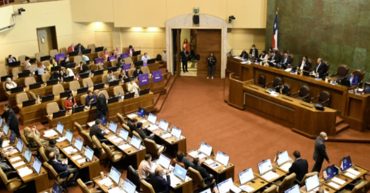 Radar_C_L's tweet photo. No mas clases de ética! Cámara de Diputados aprueba  Proyecto de Ley que castiga delitos económicos y ambientales “de cuello y corbata”. No más colusiones ni trampas tributarias, financieras o aduaneras. Penas hasta 15 años. El Presidente Boric promulgará la Ley en los prox. días @GabrielBoric @camila_vallejo #delitoscuelloycorbata @mariomarcelc @Camara_cl