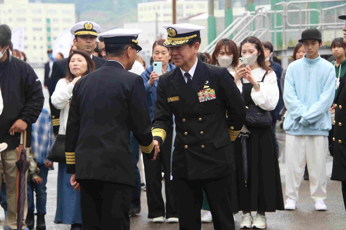 JMSDF_SDF's tweet photo. 5月13日、インド太平洋中東方面派遣(IMED23)部隊は、船越基地に帰国しました。同部隊は、バーレーン王国での米国主催国際海上訓練(IMX/CE23)に参加するとともに、インド、カンボジア、シンガポール、バングラデシュ、ブルネイ、モルディブに寄港し、信頼関係の強化及び相互理解の増進を図りました。 https://t.co/mRDpEAfGgP