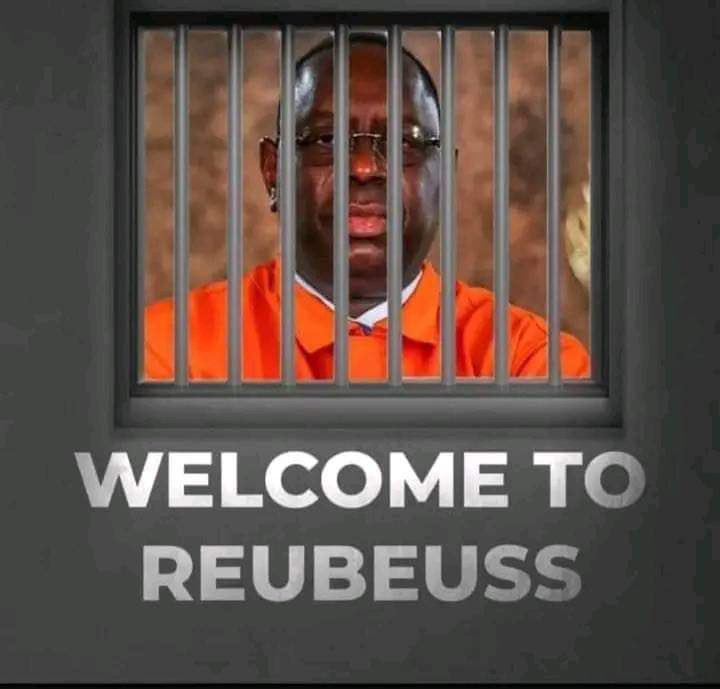 Thiawjuniorr7's tweet photo. Celui qui ne le partage pas t’es un complice.🚨🚨🚨🚨
#FreeSenegal https://t.co/D9Y3LbC2FB