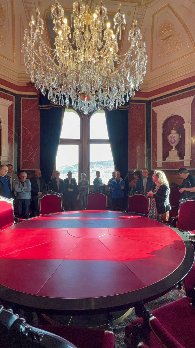 phaudenschild's tweet photo. Gestern Abend war ich zusammen mit einigen Nationalratskandidaten zu der Delegiertenversammlung der FDP Emmental in Bern eingeladen. @ChristaMarkwald  hat uns durch das Bundeshaus geführt und uns einen Einblick in den Ratsbetrieb gegeben. #fdp2023 #Wahlen https://t.co/9uZ8kBwLYo