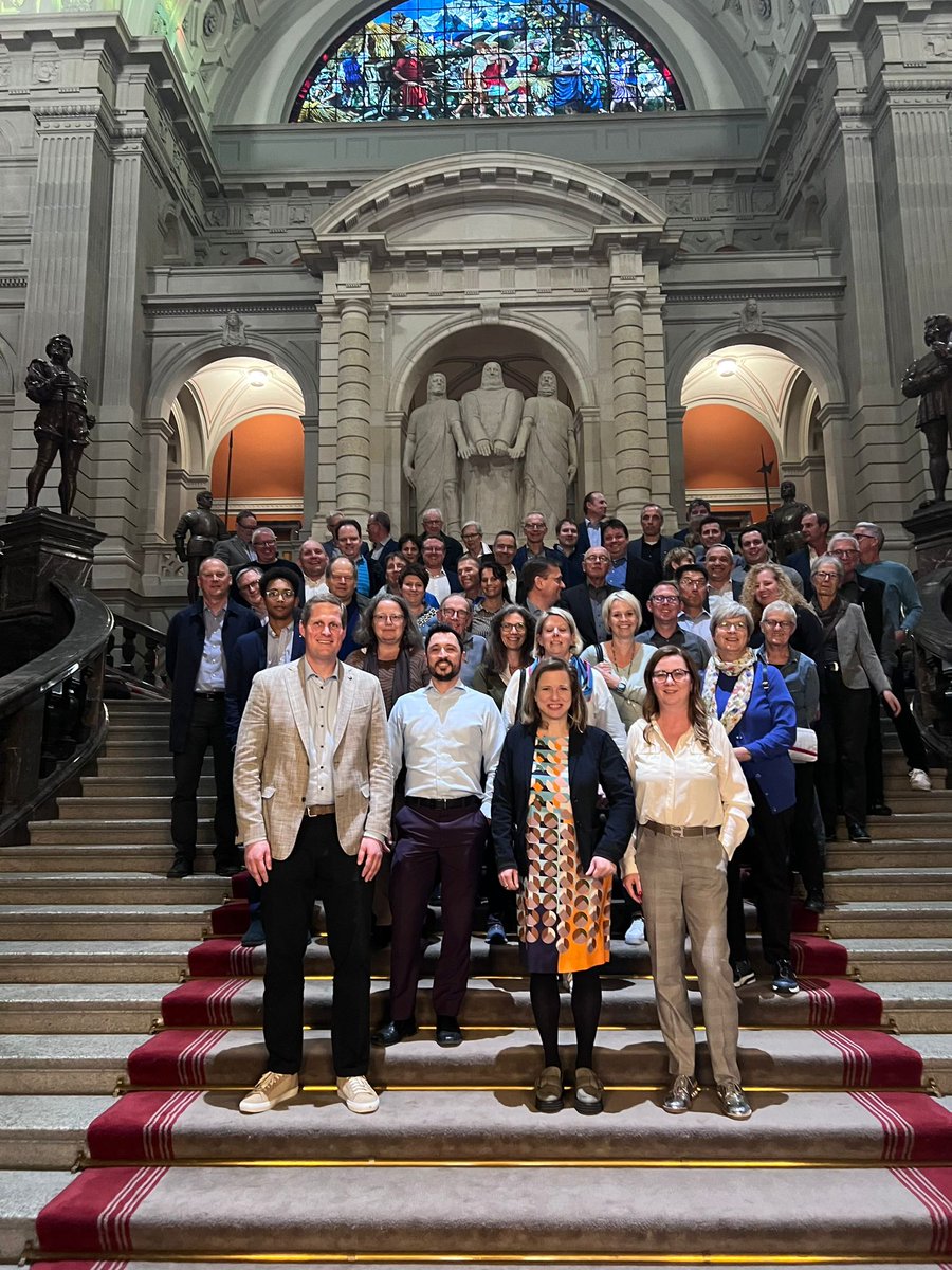phaudenschild's tweet photo. Gestern Abend war ich zusammen mit einigen Nationalratskandidaten zu der Delegiertenversammlung der FDP Emmental in Bern eingeladen. @ChristaMarkwald  hat uns durch das Bundeshaus geführt und uns einen Einblick in den Ratsbetrieb gegeben. #fdp2023 #Wahlen https://t.co/9uZ8kBwLYo