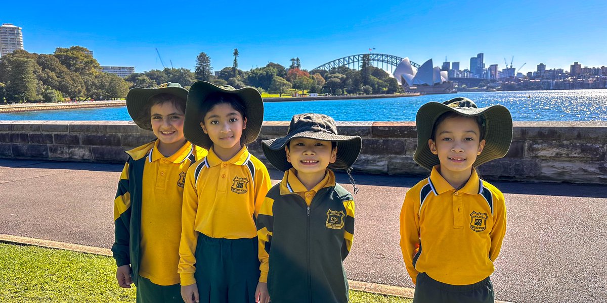Year 2 enjoyed the beautiful sunshine while learning about features of places <a href="/BotanicSydney/">Botanic Gardens of Sydney</a> #LoveWhereYouLearn <a href="/janholt07/">Jan Holt</a>