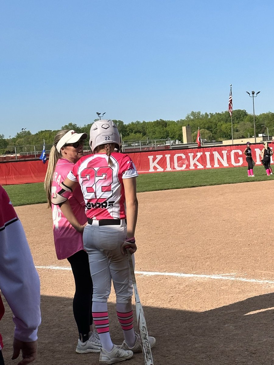 alexia_moussaed's tweet photo. Last night was one I will remember forever!! 2 wins and an honorable night for those who continue to fight everyday. We love you coach Kendra!! #breastcancerawareness @marlagooding @MulesSoftball @KendraDunlap22 https://t.co/rlH3r04sfY