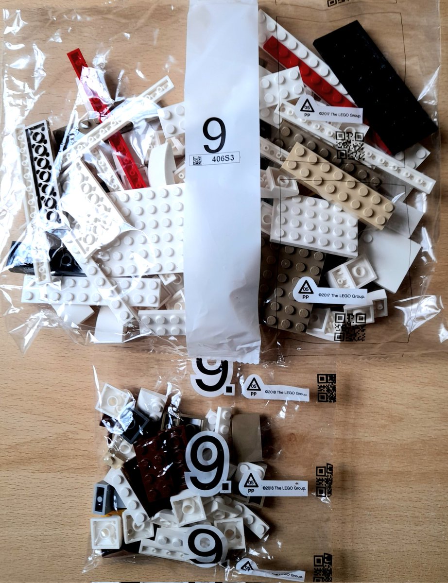 RogerMaybank's tweet photo. Motorised Lego Lighthouse. Part 9 of 13. Bag. Knoll. Build. #AfolwacsForever https://t.co/r1srPYFG8D