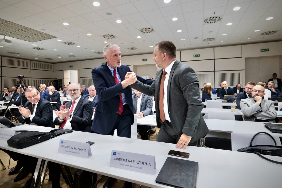 Na valné hromadě <a href="/SvazPrumyslu/">Svaz průmyslu a dopravy ČR</a> byl <a href="/RafajJan1/">Jan Rafaj</a> zvolen novým prezidentem Svazu průmyslu a dopravy ČR. Delegáti valné hromady na příští čtyři roky zvolili i nové představenstvo a dozorčí radu a smírčí výbor. Kompletní výsledky naleznete v tiskové zprávě: bit.ly/3Ifq1am