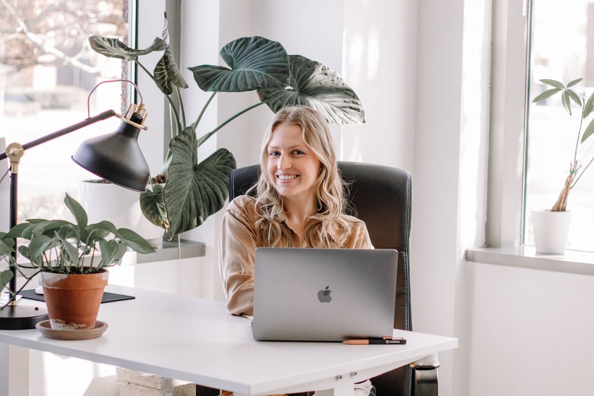 boldthink's tweet photo. Meet Cari, our Certified Brand Strategist &amp; Marketing Coordinator who's been with us for 2+ years! Off-the-clock, she's either training for her next half marathon or pursuing to crown Indy's best food spot. Is wine a hobby? Add that in too.

#brandstrategist #marketingcoordinator https://t.co/NL99vBNEmf