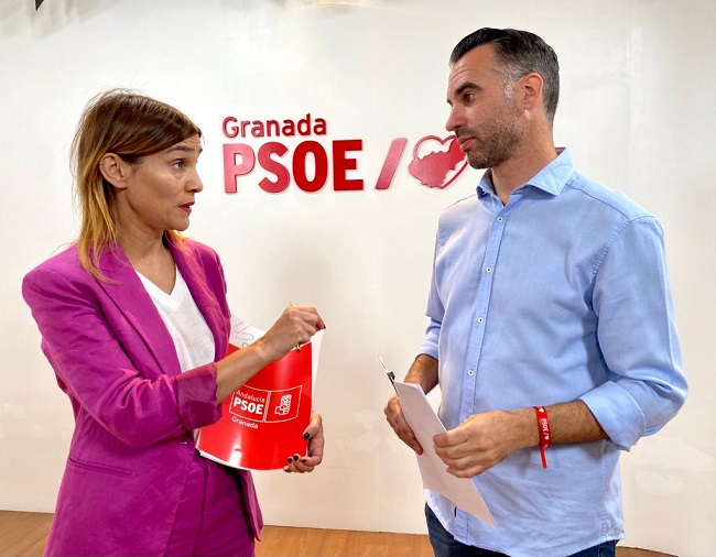 IndeGranada's tweet photo. El @PsoeGranada pide la dimisión del alcalde de Churriana de la Vega (PP) tras la sentencia del TSJA por transfuguismo

➡️Considera que debe abandonar el cargo por respeto a los vecinos y porque el municipio merece un regidor "libre de manchas judiciales":
https://t.co/HsygBIZ1yp https://t.co/MzBak1oZfX