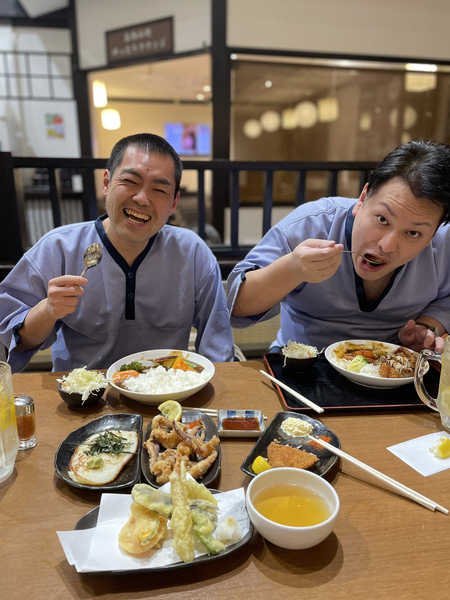 デニーズではカレーハンバーグドリア1強だけど、胃腸が山根なので泣く泣く雑炊にした。糖質オフの為にご飯の代わりにカリフラワー細かく刻んだやつが混ざっていたけど、革命に優しかった。雑炊は改名した方がいい。

早く回復して豪遊の湯したい。 https://t.co/ajYBsyzmWv