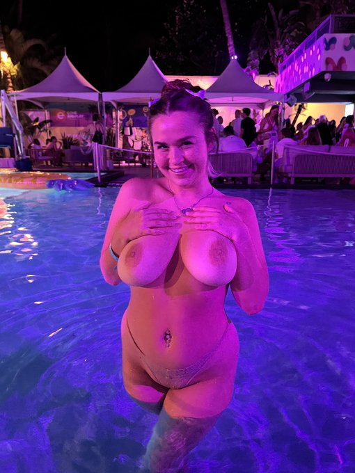 i luv being a slut https://t.co/8vVBw07HEu