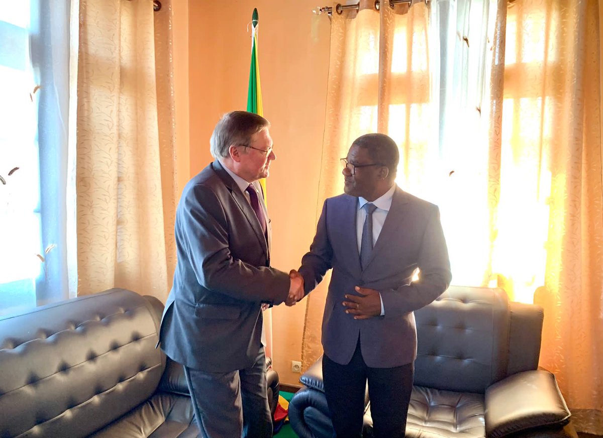 Je suis reconnaissant à S.E.M. Dhoihir Dhoulkamal, Ministre des affaires étrangères de l’Union des Comores, pour une conversation constructive sur les aspects clés des relations russo-comoriennes, incl. dans le cadre du prochain deuxième sommet « Russie-Afrique». @DDhoulkamal